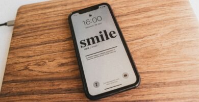 Phone with smile message
